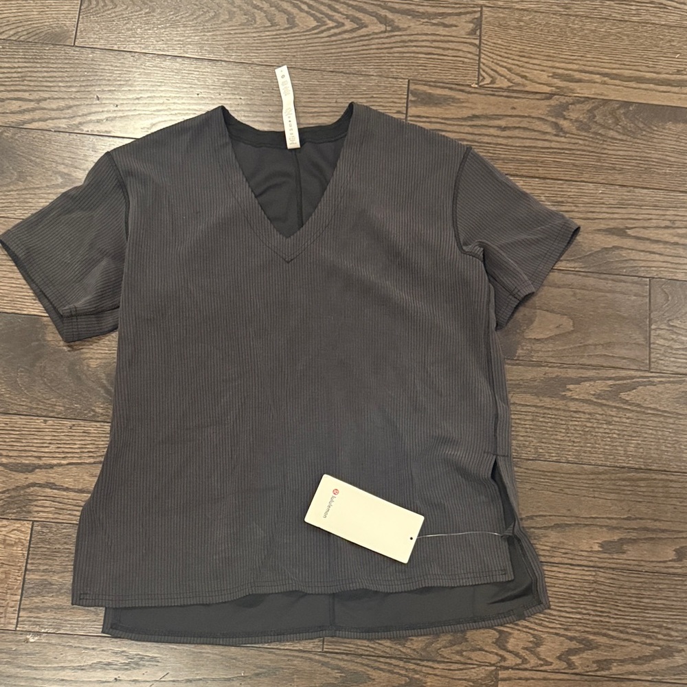 NWT lululemon t shirt